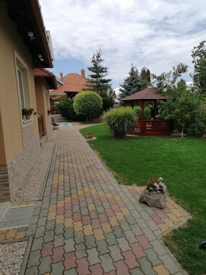 Kaktuszvirag Apartmanhaz Хайдусобосло Экстерьер фото